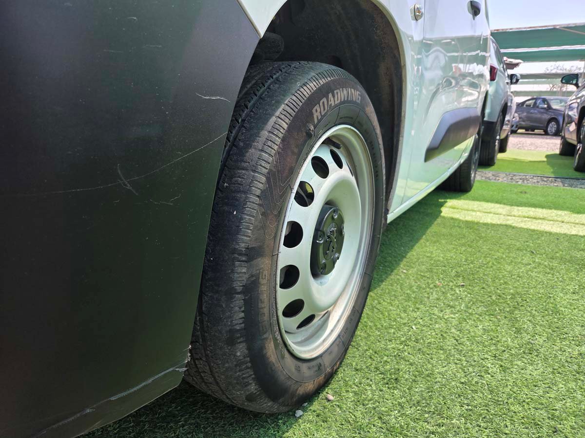 Peugeot Partner L1 Blue 2024 Full Equipo Único Dueño - Imagen 3