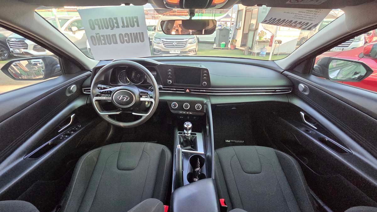 Hyundai Elantra CN7 2022 Full Equipo Único Dueño - Imagen 4