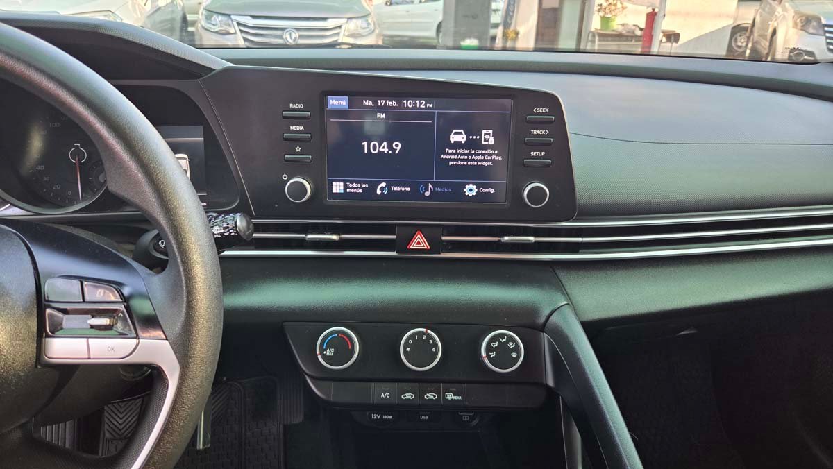 Hyundai Elantra CN7 2022 Full Equipo Único Dueño - Imagen 9