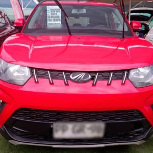 MAHINDRA XUV 100 2021 Full Equipo